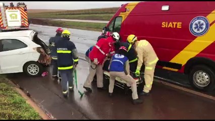 Grave acidente deixa vítima encarcerada no Contorno Oeste