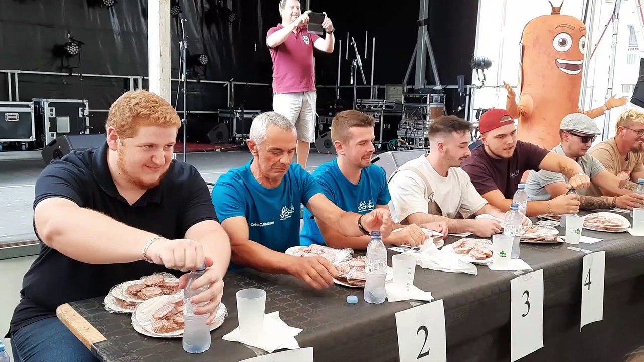Concours 2023 du plus gros mangeur de saucisses de Morteau : top départ !