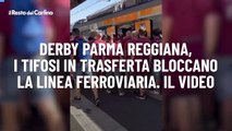 Derby Parma Reggiana, i tifosi in trasferta bloccano la linea ferroviaria. Il video