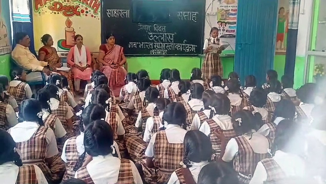नारा लेखन में स्कूली विद्यार्थियों ने दिखाया हु...