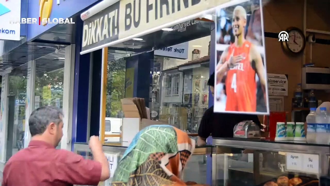 "Melissa Vargas'a nazar değmesin" diye simit dağıtıldı