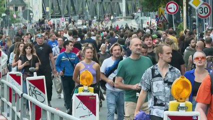 "A100 wegbassen" - Großdemo gegen Autobahnausbau in Berlin
