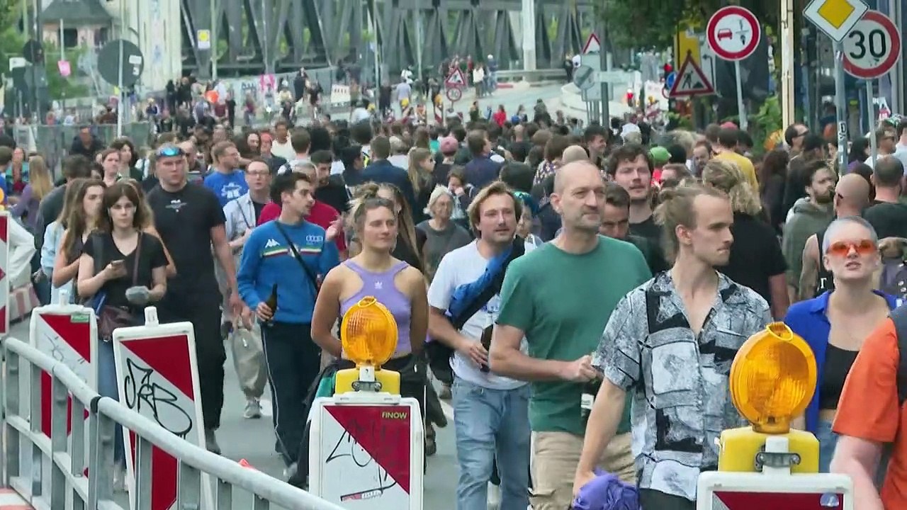 "A100 wegbassen" - Großdemo gegen Autobahnausbau in Berlin