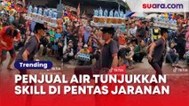 Bikin Geleng-Geleng! Aksi Penjual Minuman saat Ikuti Jaranan Tuai Decak Kagum