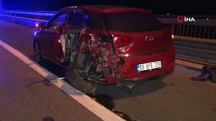 Ticari taksi otomobile arkadan çarptı: 2 yaralı