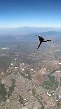 Performing Some Pretty Epic Moves While Sky Diving #shorts #viral #shortsvideo #video #innovationhub