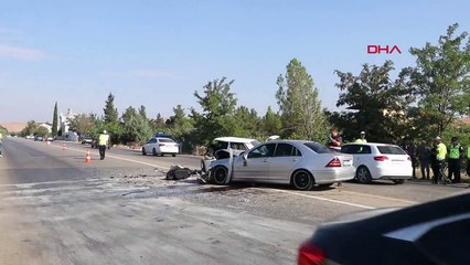 Gaziantep'te kafa kafaya çarpışan otomobillerde 1 ölü, 5 yaralı