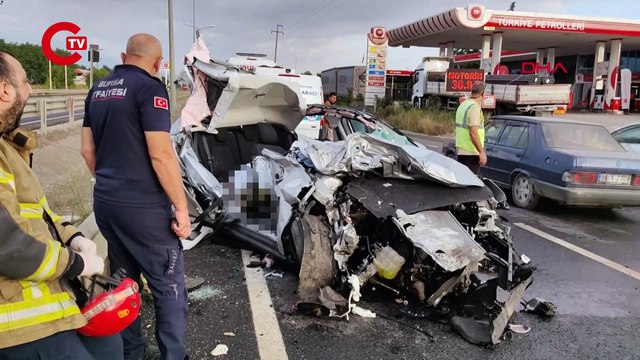 OTOMOBİL, TIR'A ARKADAN ÇARPTI 1 ÖLÜ, 3 YARALI