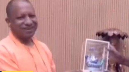 लखनऊ: सीएम योगी व अभिनेता रजनीकांत को लेकर सोशल मीडिया में आपत्तिजनक पोस्ट