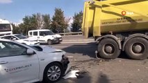 Tuzla’da otomobil ile hafriyat kamyonu çarpıştı: 3 yaralı