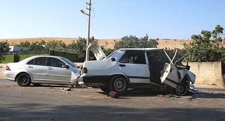 2 otomobil çarpıştı, 1 kişi öldü, 5 kişi yaralandı