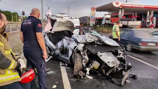 İnegöl'de TIR'a arkadan çarpan otomobilde 1 ölü, 3 yaralı