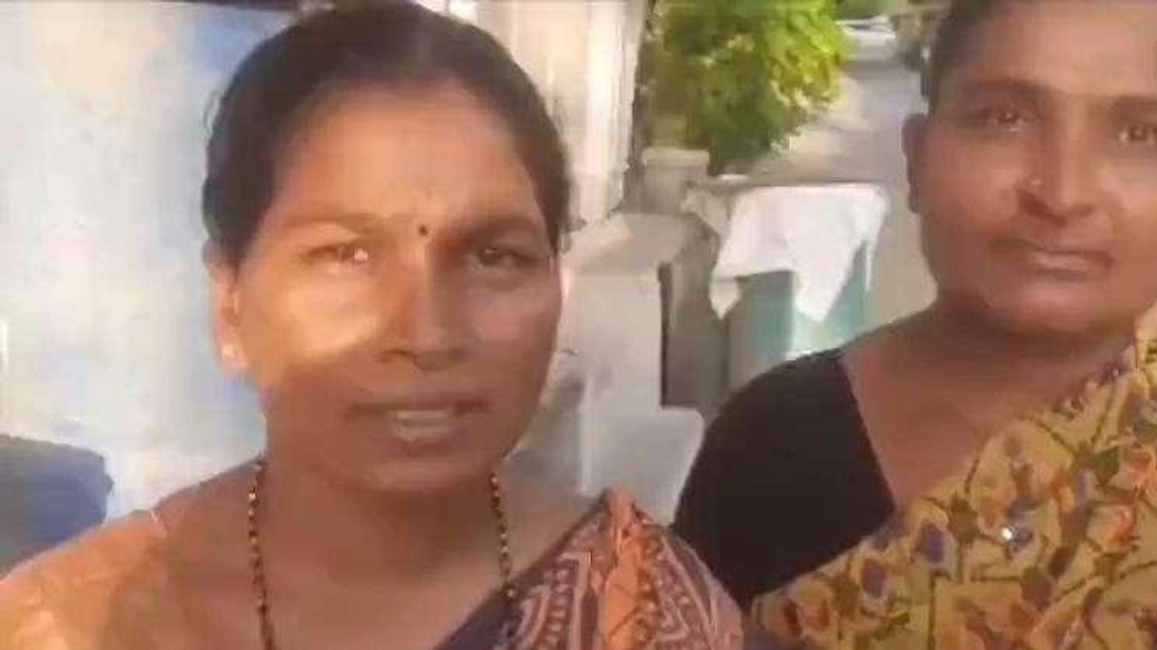 సిరిసిల్ల: స్వైర విహారం చేస్తున్న వీధి కుక్కలు.. చిన్నారులపై దాడి