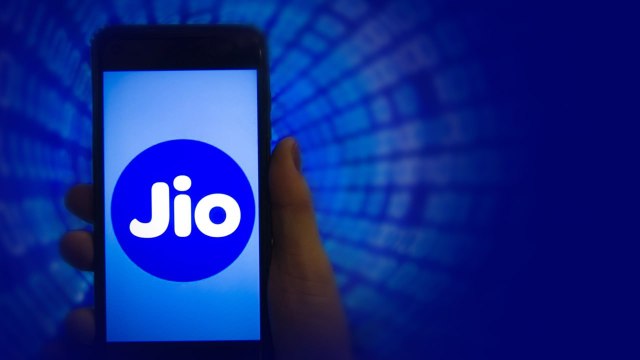 కస్టమర్లకు Reliance Jio సెలైంట్ షాక్! .. ఆ ప్లాన్ ని తీసేసారు | Telugu OneIndia