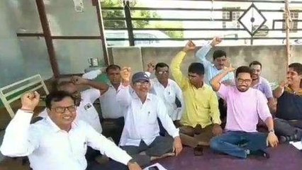 झुंझुनूं: पेन डाउन हड़ताल पर गए राजस्व विभाग के कर्मचारी, सरकार को भी चेताया, सुनिए