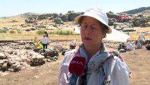 5 autres tombes de l'âge du bronze découvertes sur la colline de Çayönü
