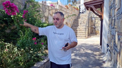 Çalışanlar patronu dambıl barıyla dövüp parasını aldı