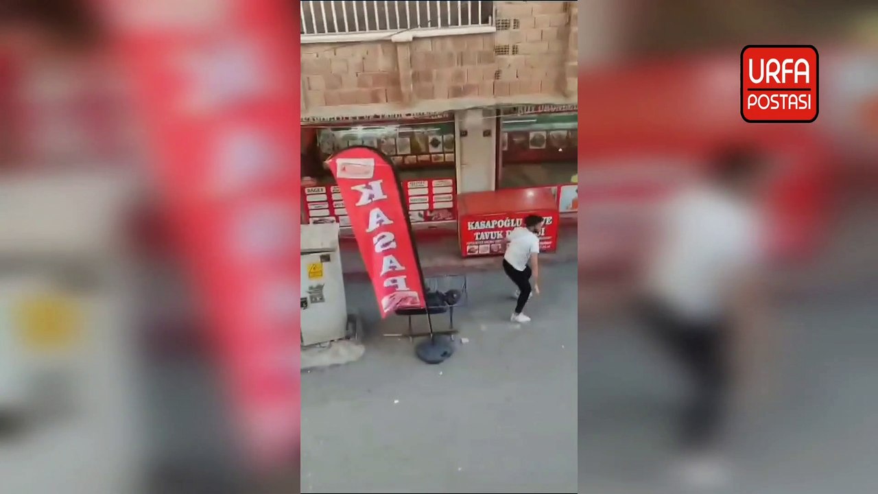 Şanlıurfa’da husumetli iki grup arasında taşlı, sopalı kavga kamerada