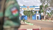 هل يصمد 1500 جندي فرنسي أمام حصار مؤيدي المجلس العسكري في النيجر؟