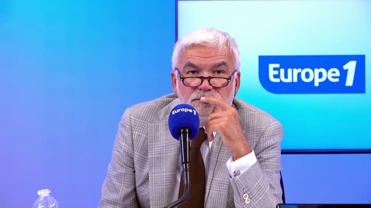 Pascal Praud et vous - Pour ou contre le port de l'abaya à l'école ? Les auditeurs réagissent