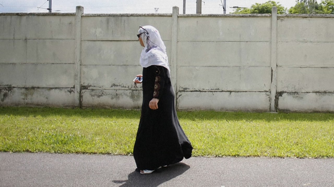 Frankreich will Abayas in Schulen verbieten
