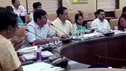 छिंदवाड़ा: विधानसभा चुनाव के मद्देनजर संभाग कमिश्नर ने ली राजनीतिक दलों की बैठक