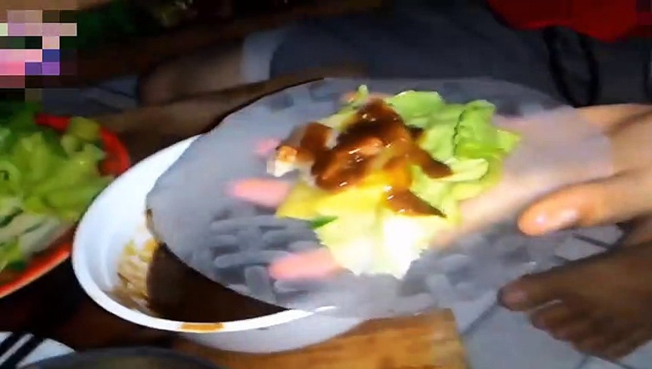 Anh quay phim troll chị Hồng khi cuốn bánh tráng cuốn thịt thơm ngon - HH Online #hhonline #hh #hho