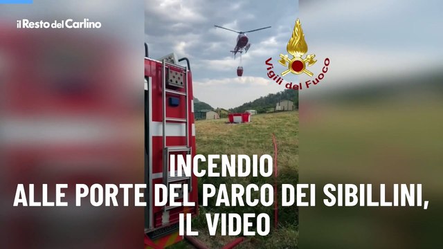 Incendio alle porte del Parco dei Sibillini, il video