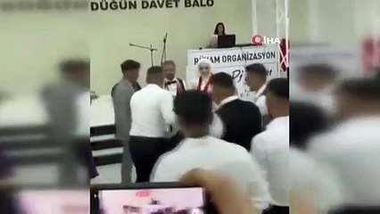 Gebze'de düğünde tır lastiği ve eski 1 milyon TL kağıt para hediye edildi