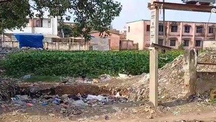 पूर्वी चंपारण: घोड़ासहन शहर के बीचोबीच लगा कूड़े का ढेर, आसपास के लोग इससे परेशान