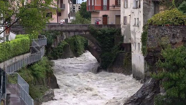 Maltempo, allerta rossa in Valchiavenna: la piena del fiume Mera