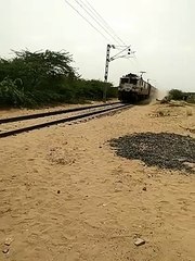 Indian Railways: Indo-Pak: Barmer: पाकिस्तान की सीमा तक पहुंची हमारी इलेक्ट्रिक ट्रेन, छाई खु​शियां
