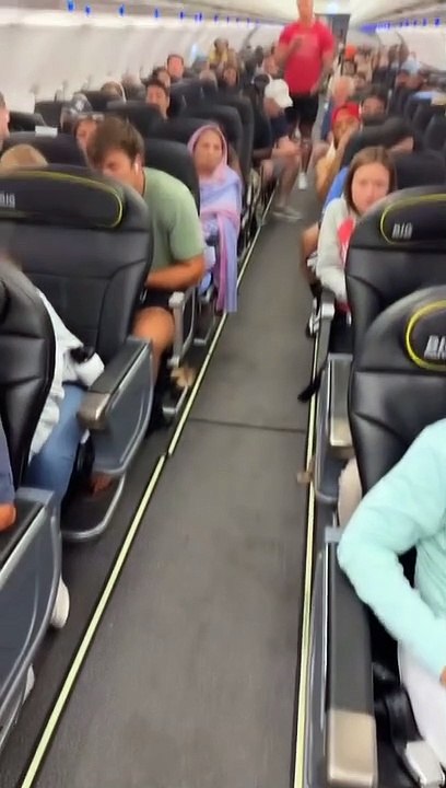 Des passagers bloqués sur un vol de Spit Airlines cloué au sol