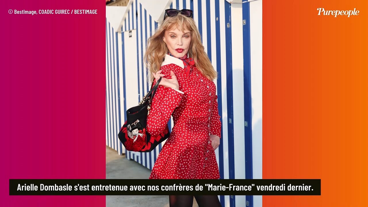 "Je n'ai jamais désiré être mère" : Arielle Dombasle explique sans fard pourquoi elle n'a jamais eu d'enfant