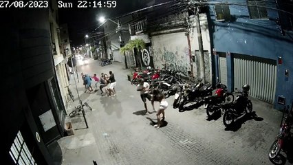 Vídeo: 'bonde' da bicicleta assalta e agride mulheres no Rio Vermelho