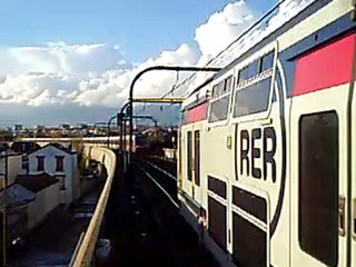 MI2N sans arret à la gare de Neuilly Plaisance sur la ligne A du RER