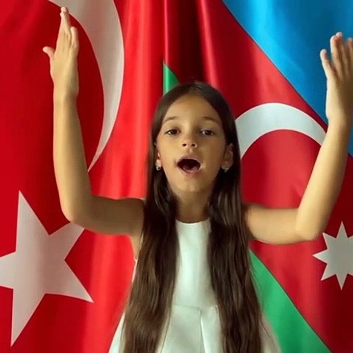 Duygu dolu anlar... Azerbaycan Türkü çocuktan İstiklal Marşı