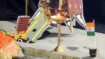 झांकियों में सजी मिशन चंद्रयान-3 की लैंडिंग