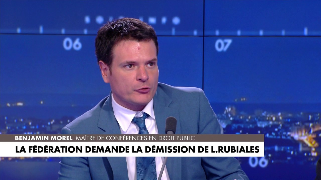 Benjamin Morel : «Il veut être le candidat naturel en 2027, il ne peut pas se laisser coiffer au poteau, donc il part rapidement, il part quand même avec des critiques très fortes d'Emmanuel Macron»