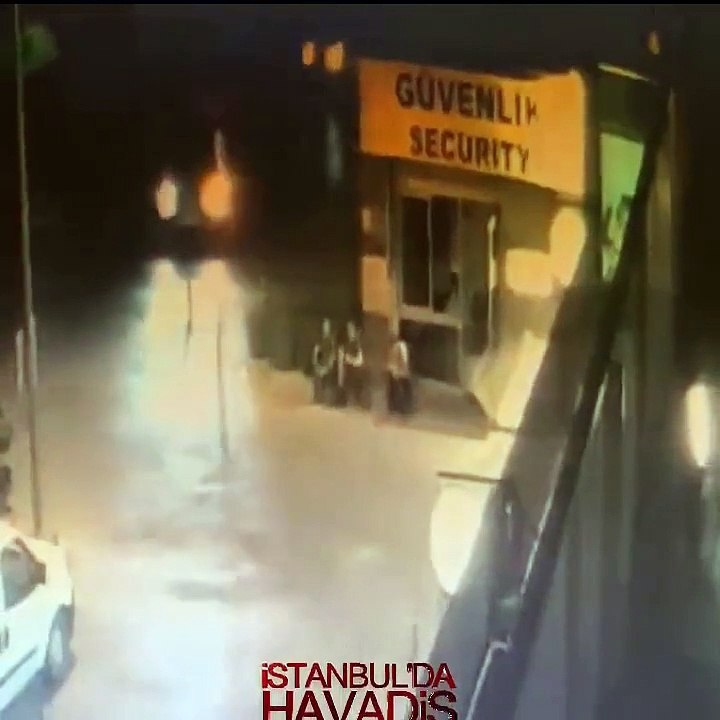 Genç Fenerbahçeliler tribün lideri Cem Gölbaşı’nın silahlı saldırıya uğradığı görüntüler ortaya çıktı.