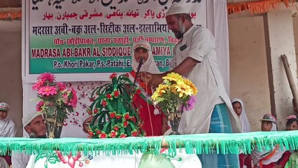 Speech in English | Small Girl Student is Giving Speech in Madrasa.