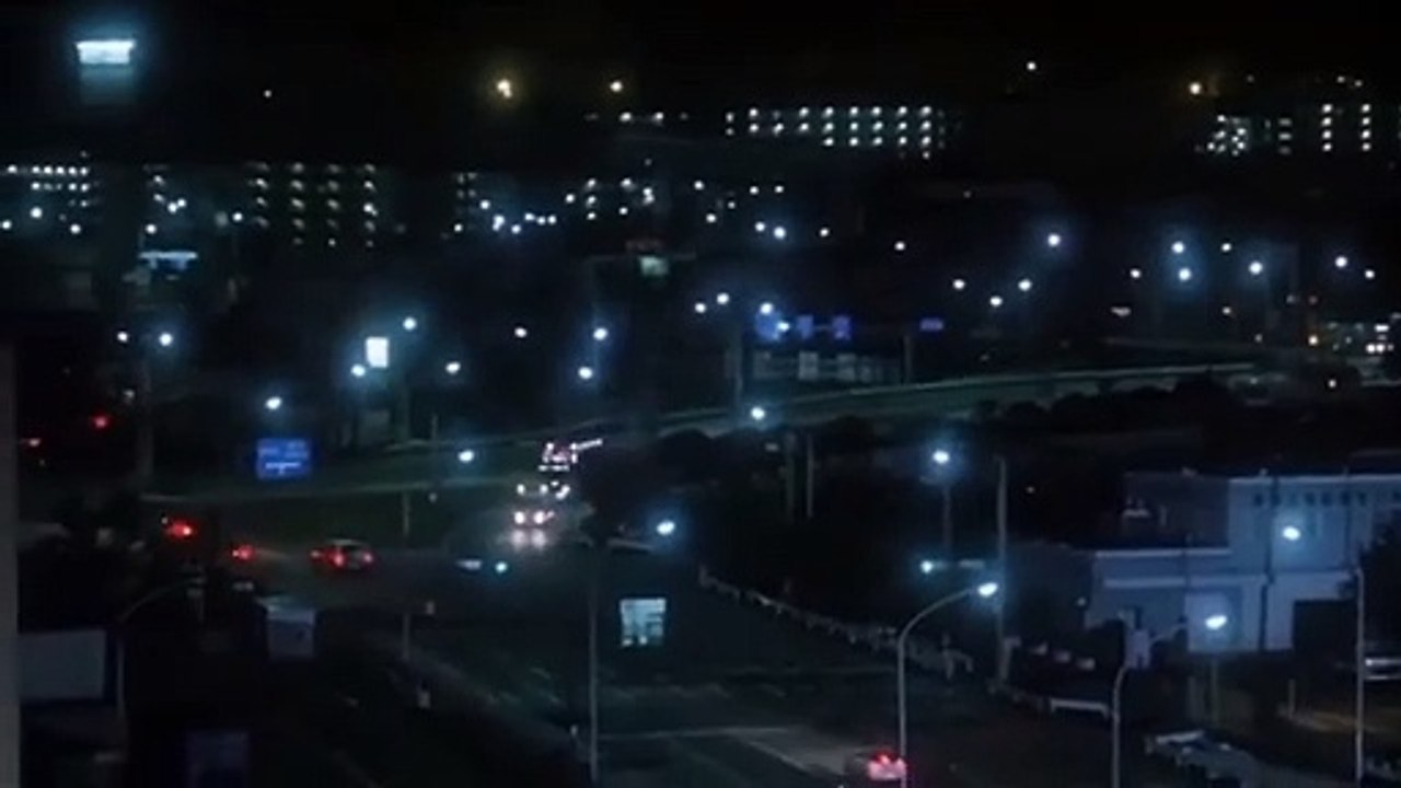 港署横を爆走するデコトラ