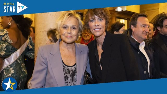 Comme un parfum d'été Muriel Robin et sa femme Anne Le Nen heureuses en vacances, tendres photos