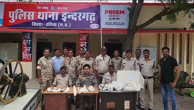 जेल से छूटा और घर में लगा ली हथियार बनाने की फैक्ट्री, पुलिस ने हथियार व सामान बरामद किया
