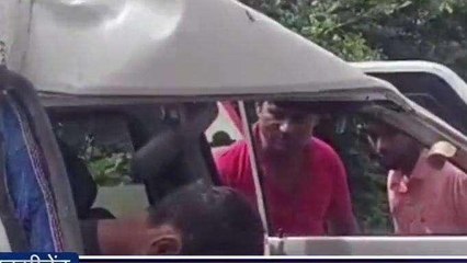 कोटा: एंबुलेंस और ट्रक की जबरदस्त भिडंत, एंबुलेंस में फंसा रहा ड्राइवर, देखिए