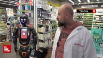 Türkiye’nin ilk yapay zekalı eczane teknisyeni robotu iş başı yaptı