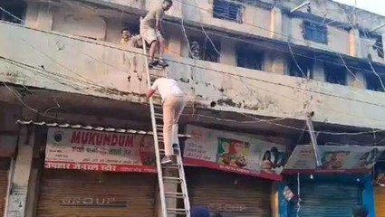 BREAKING: गोपालगंज एसबीआई मेंन ब्रांच में लगी भीषण आग, देखें LIVE तस्वीर