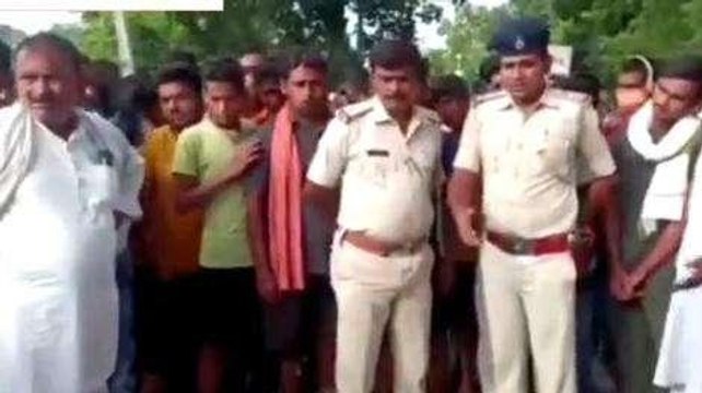 सिवान: सड़क दुर्घटना में घायल छात्र की इलाज के दौरान हुई मौत, आक्रोशितों ने किया सड़क जाम