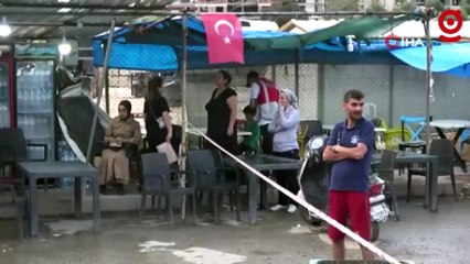 Kimi aracını durdurdu kimi sandalyesini alıp geldi, meraklı vatandaşlar yıkımı film gibi izledi