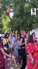 Lesli Médina parle de son expérience sur scène et de ses premiers pas dans la musique